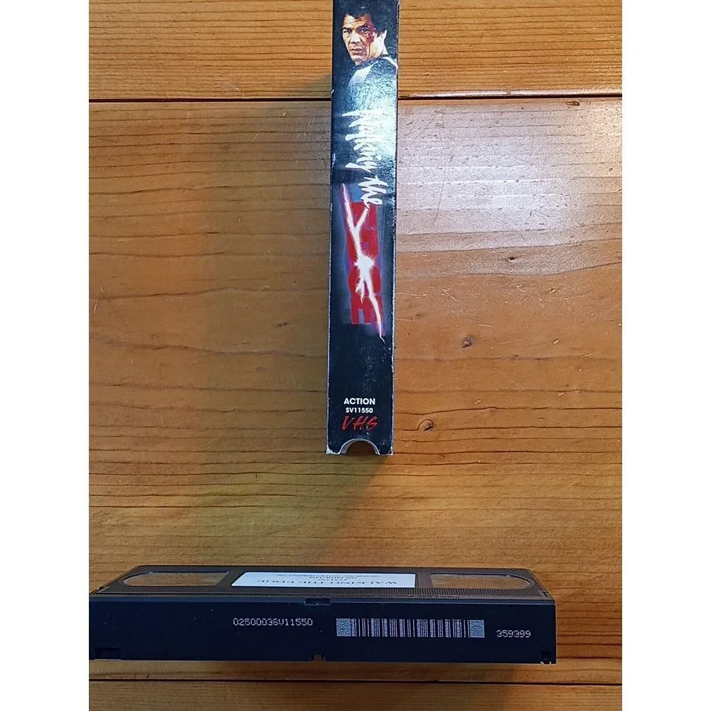 Walking‎ the Edge (VHS,1985) Robert Forster, Nancy Kwan - Widescreen 🔫🔫